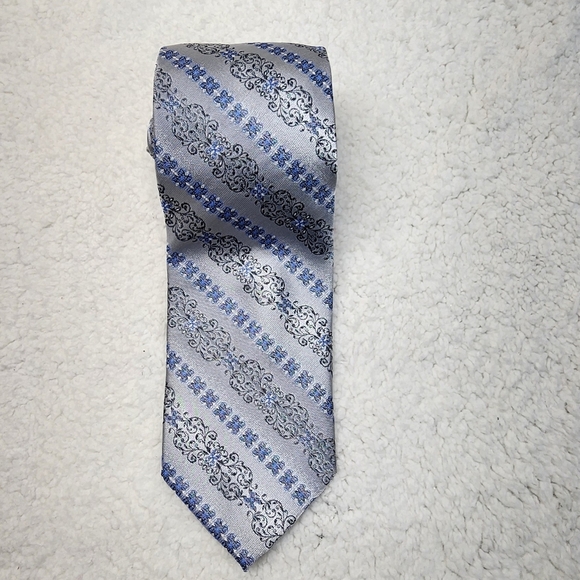 Steve Harvey Celebrity Edition Gray and Blue Men's Tie - Picture 7 of 7
